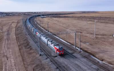 Поезд рекордных размеров отправился в Москву