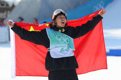 Сноуборд: 17-летний китайский спортсмен добыл золото в биг-эйре