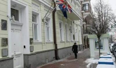 Великобритания перевела часть своих дипломатов из Киева во Львов