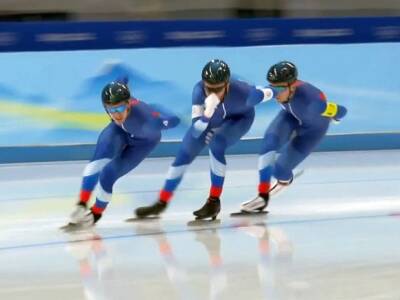 Российские конькобежцы стали вторыми в Пекине в гонке преследования