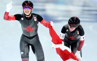 Олимпиада-2022: Канадки выигрывают в конькобежной гонке преследования