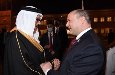 Премьер-министр Израиля впервые посетил Бахрейн