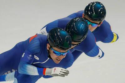 Российские конькобежцы выиграли серебро в командной гонке преследования на Олимпиаде