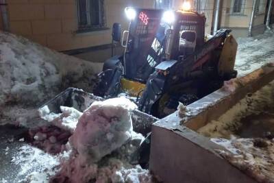 В Туле убирают снег более 300 рабочих и более 200 единиц техники