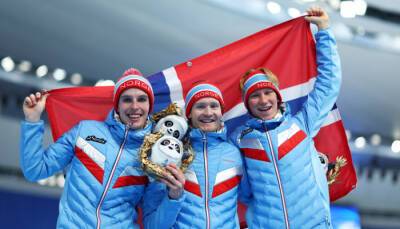 Мужская сборная Норвегии выиграла олимпийскую гонку преследования по конькобежному спорту