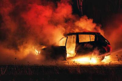 Автомобиль инженера-ядерщика сгорел в Гатчине