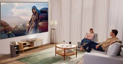 Экран в 300 дюймов прямо на стене: LG представила новые домашние проекторы 4K CineBeam