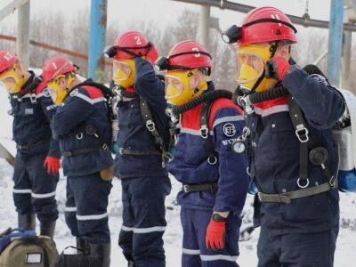 Путин наградил орденами Мужества шестерых спасателей после взрыва на "Листвяжной"