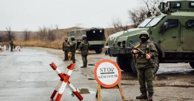 Чиновникам могут запретить выезд из Украины во время военного положения: кто в списке