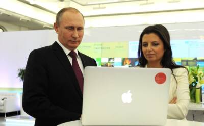 Путин и Шольц договорились подумать о решении проблемы с RT и DW