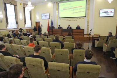 Изменения и дополнения в Конституцию Республики Беларусь обсудили студенты физико-технического факультета