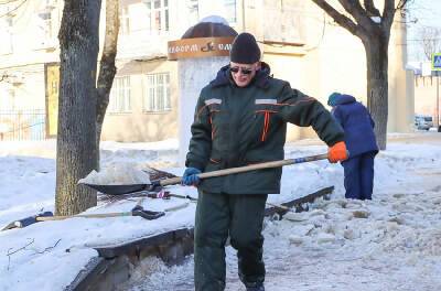 За прошедшие сутки с улиц Смоленска вывезли почти 900 кубометров снега