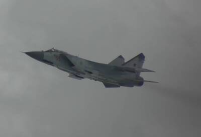 В небе над Ленобластью истребители Миг-31 принудили условного нарушителя к посадке