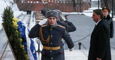 Жаир Болсонару возложил венок к Могиле Неизвестного Солдата в Москве