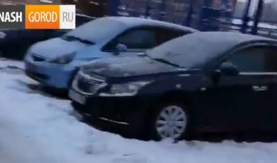 Тюменец снял на видео нетрезвого водителя, ранее повредившего на стоянке его авто