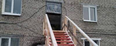 В Березниках для жильцов аварийного пятиэтажного дома сделали вход через окно второго этажа