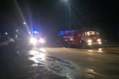 Ночью в Мостовском сгорело СТО и магазин автозапчастей