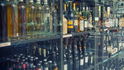 Крепкий алкоголь запретят выпускать в пластике