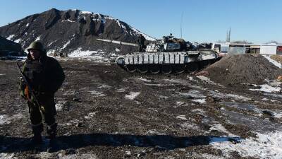 ЛНР заявила о размещении 22 танков у поселка Подлесное