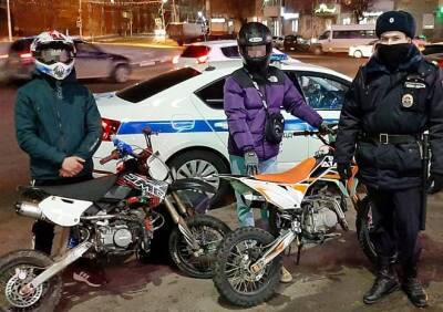Рязанские полицейские остановили 16-летних подростков на мотоциклах без прав