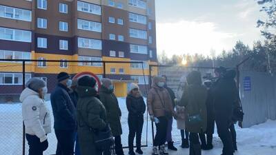 В Челябинске дольщики проблемного дома, который строит депутат, обратились к Текслеру