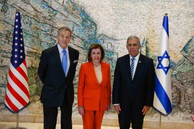 Спикер Конгресса Нэнси Пелоси посещает Кнессет и называет Израиль «достижением»
