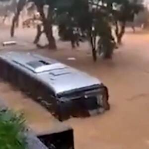 Под Рио-де-Жанейро произошло мощное наводнение: есть жертвы. Видео