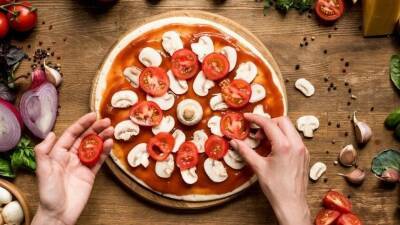 Рецепт домашней пиццы на тонком тесте за 10 минут