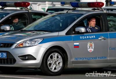 В Петербурге росгвардейцы задержали мужчину, который пытался пронести продукты мимо кассы