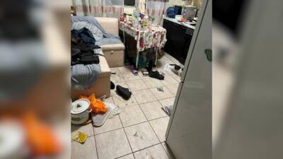 Истощенных младенцев-близнецов нашли в заваленной мусором квартире