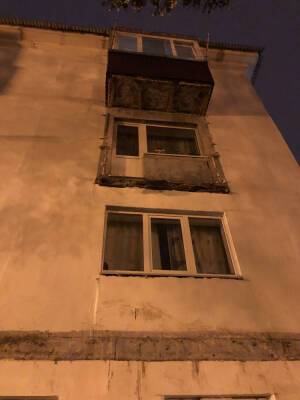 Уголовное дело по факту обрушения балкона с людьми в Корсакове направили в суд