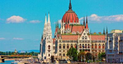 Для прибывающих самолетами: Венгрия изменила правила въезда в страну