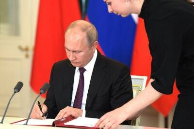 Кремль: Путин принял к сведению обращение о ДНР и ЛНР