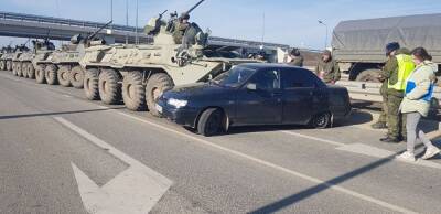 В Крыму БТР из возвращающейся с учений колонны протаранил автомобиль