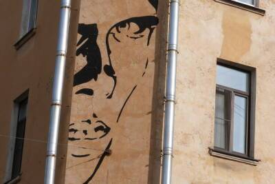 Граффити с Хармсом в Петербурге заменят световой проекцией