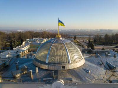 В Раде зарегистрировали законопроект о выезде из Украины нардепов и членов Кабмина при военном положении