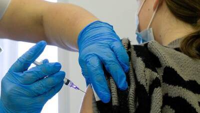 В Петербурге продолжат вакцинацию населения от коронавируса