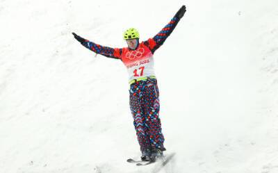 Илья Буров выиграл бронзу в лыжной акробатике на Олимпиаде в Пекине