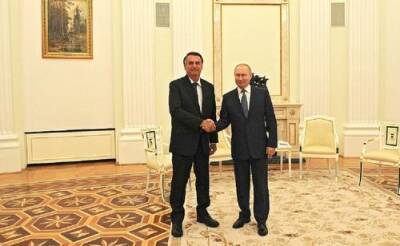 Президент Бразилии Болсонару не побоялся сдать в Москве ПЦР-тест перед встречей с Путиным