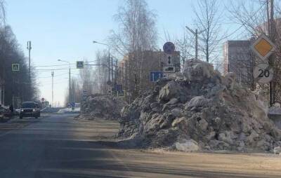 В Дашково-Песочне гора снега перекрыла дорогу автомобилям