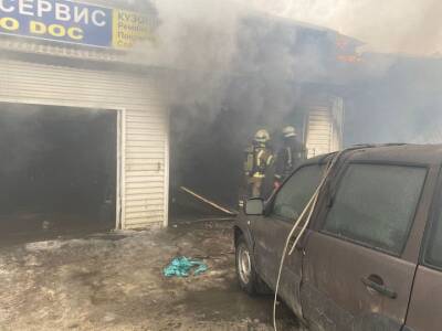 В Уфе горит одноэтажное здание – Пожар тушат 25 человек