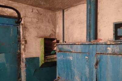 Жители дома в Донецке задыхаются от канализационных испарений