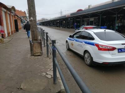 В Астрахани полицейские устроили рейд на рынке «Большие Исады»