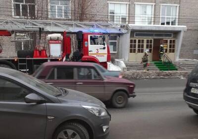 В МЧС объяснили появление пожарной машины у здания РГУ в Рязани