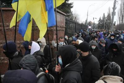 Многочисленный митинг под окнами суда сорвал рассмотрение дела по "организаторам массовых протестов"