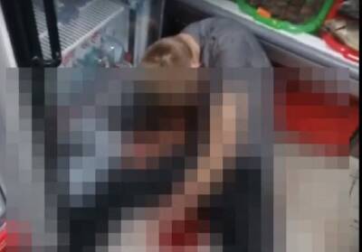 В Морозовске мужчина до полусмерти избил полицейского в кафе