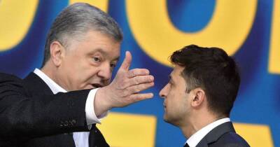 Зеленский потерял в рейтинге и сократил разрыв с Порошенко
