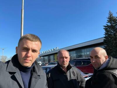 Полиция сообщила о подозрении трем мужчинам, совершившим нападение на журналистов "Украинской правды" в Днепре