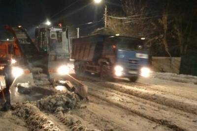 В Курске очередная рабочая ночь коммунальщиков завершилась вывозом из города 1366 тонн снега