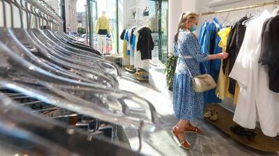 Михаил Бурмистров - Весенняя коллекция одежды опоздает в магазины на две недели - iz.ru - Израиль